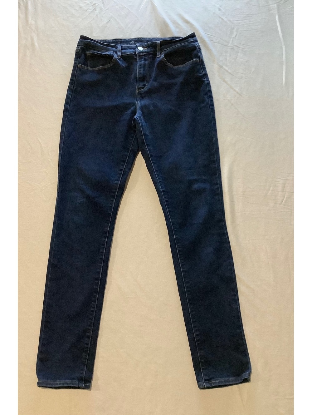 Ladies, dark denim Levi’s 29 inch waist high rise, skinny jeans